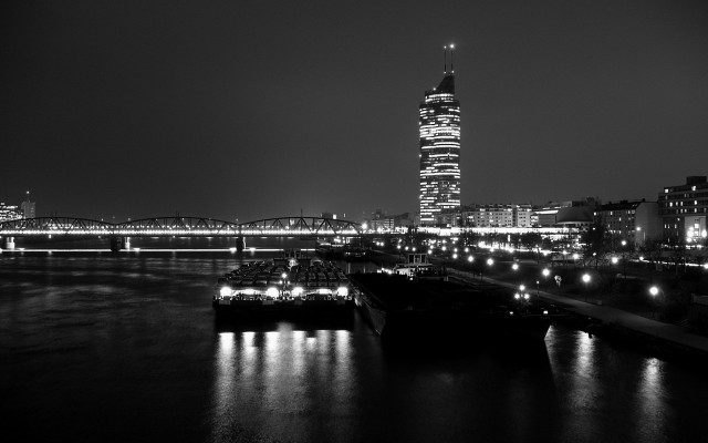 Black white city night bridge free wallpaper for desktop - medium preview image