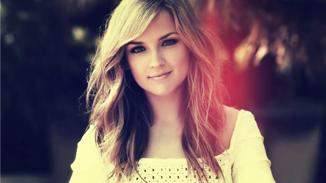 Woman longhair white shirt palm free wallpaper for desktop - medium preview image