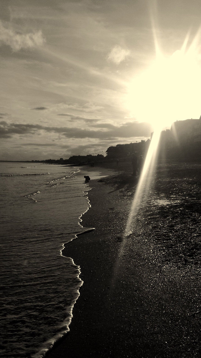 Sunshine ocean beach waves black free wallpaper for mobile - medium preview image