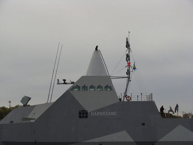 Large gray ship people flag free wallpaper for desktop - medium preview image