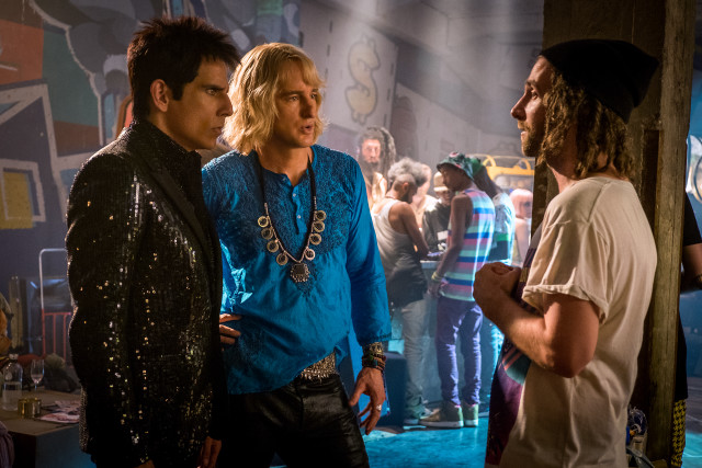 Group people room man blue free wallpaper for desktop - medium preview image