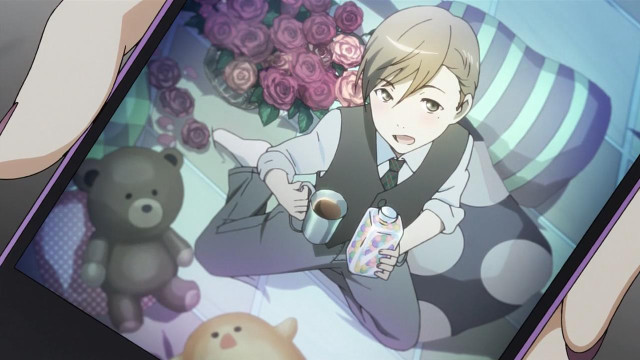 Person holding cellphone picture teddy free wallpaper for desktop - medium preview image