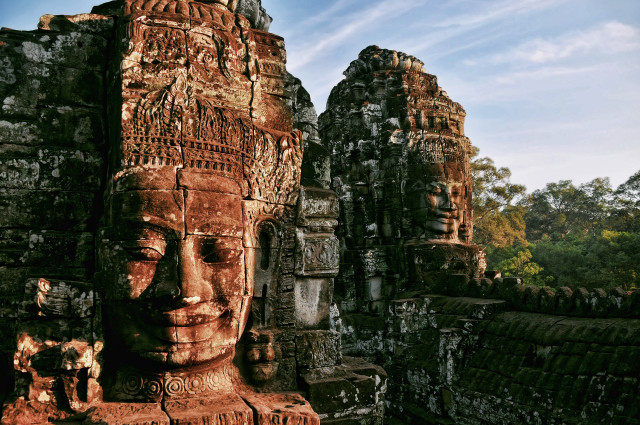 Large head stone wall park free wallpaper for desktop - medium preview image