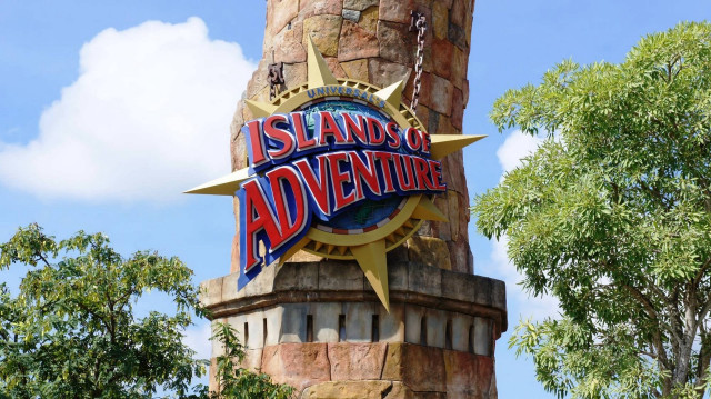 Island of adventure tree sign free wallpaper for desktop - medium preview image
