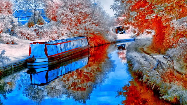 Boat floating fall colors river free wallpaper for desktop - medium preview image