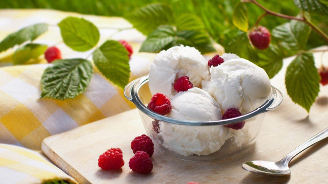 Ice cream raspberries spoon napkin free wallpaper for desktop - medium preview image