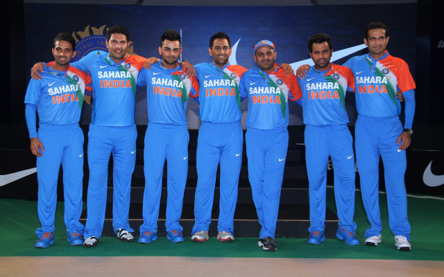 Men blue orange uniforms stage free wallpaper for desktop - medium preview image