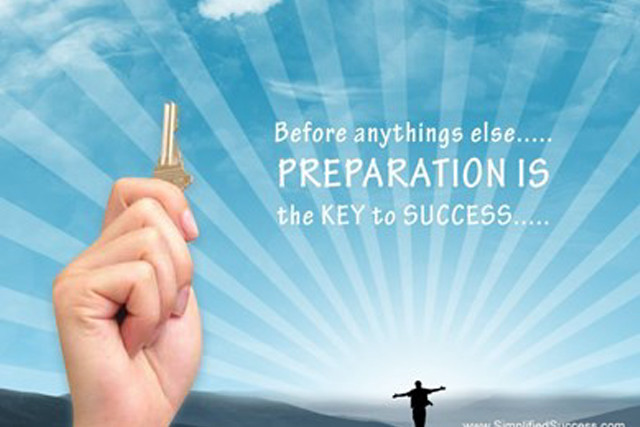 Hand holding key person field free wallpaper for desktop - medium preview image