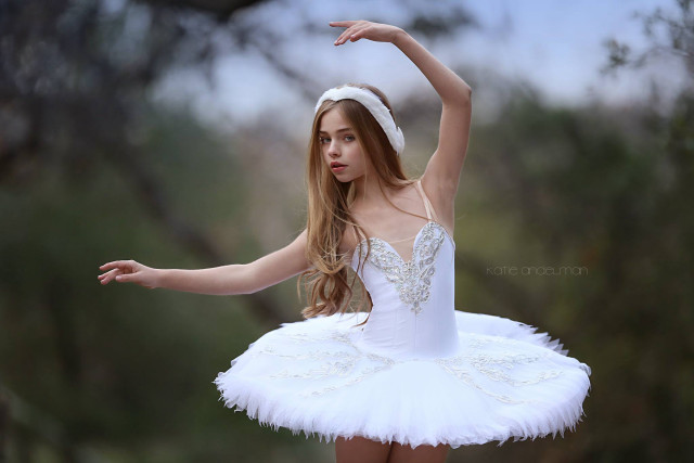 Young girl white tutu headband free wallpaper for desktop - medium preview image