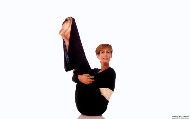 Yoga pose anna maria abesch free wallpaper for desktop - medium preview image