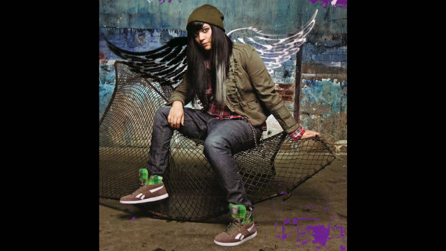 Man bench green hat green free wallpaper for desktop - medium preview image