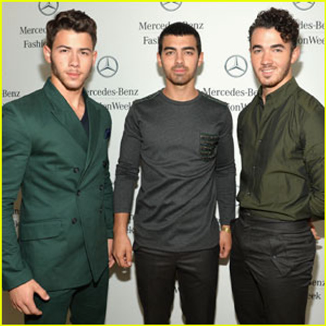 Three men mercedes sign logo free wallpaper for tablet - medium preview image