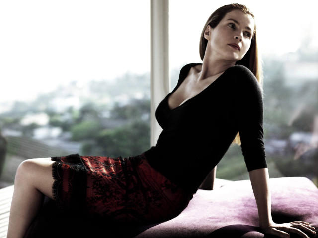 Elizabeth collins elegant portrait city free wallpaper for desktop - medium preview image