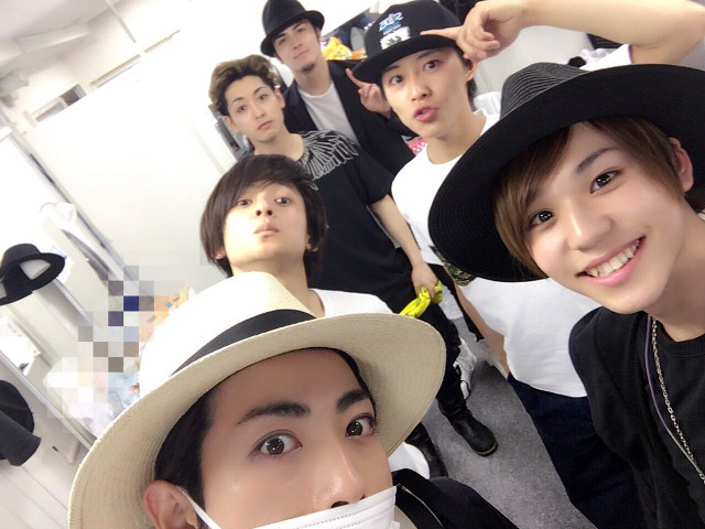 Young men hats ties bandanas free wallpaper for desktop - medium preview image