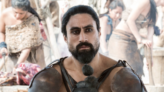 Bearded man neck ring crowd free wallpaper for desktop - medium preview image