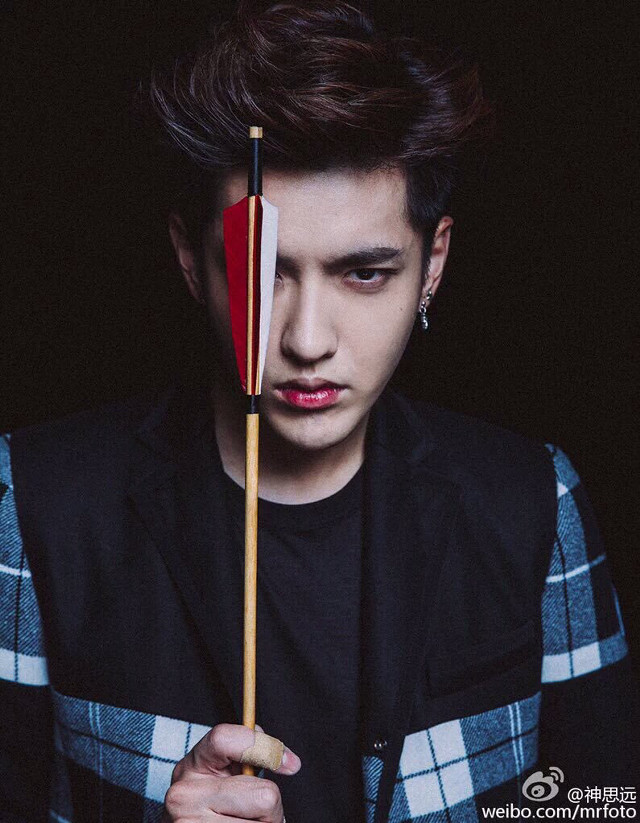 Man flag serious look tarot free wallpaper for mobile - medium preview image