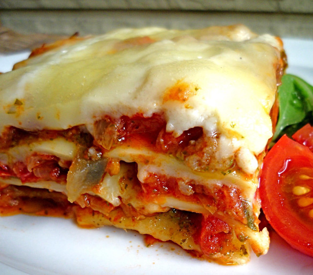 Lasagna plate tomato spinach leaf free wallpaper for tablet - medium preview image