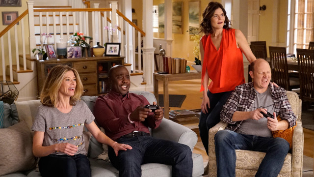 Group of people playing video free wallpaper for desktop - medium preview image