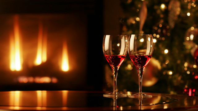 Wine glasses fireplace christmas tree free wallpaper for desktop - medium preview image
