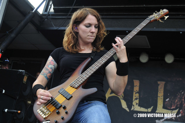 Woman playing guitar stage music free wallpaper for desktop - medium preview image