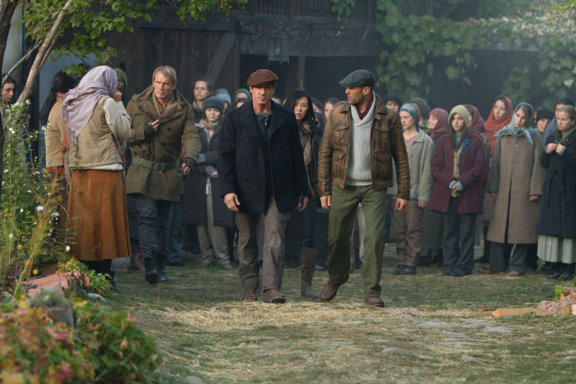 Group people field man hat free wallpaper for desktop - medium preview image