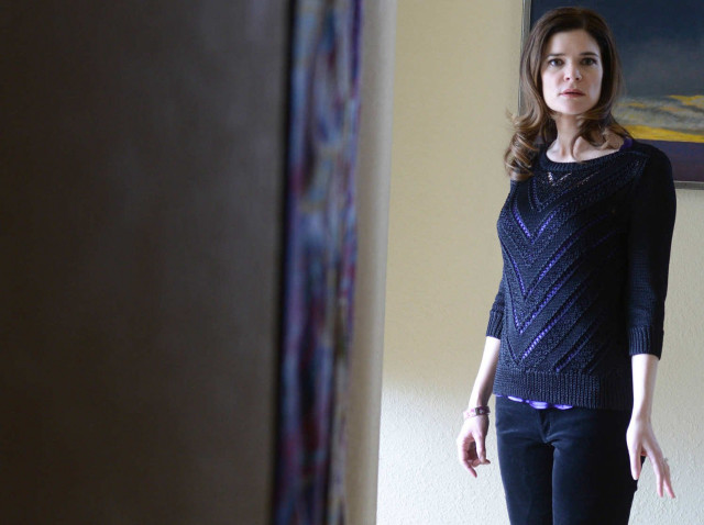 Woman standing room painting wall free wallpaper for desktop - medium preview image