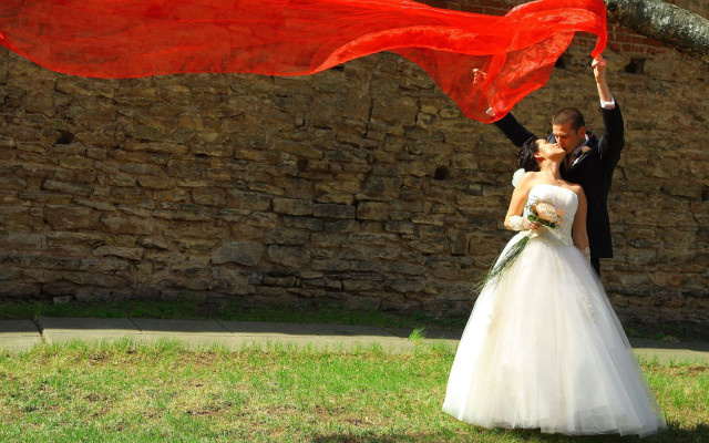 Bride groom red scarf stonewall free wallpaper for desktop - medium preview image