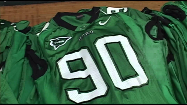 Green jerseys wooden bench wooden free wallpaper for desktop - medium preview image