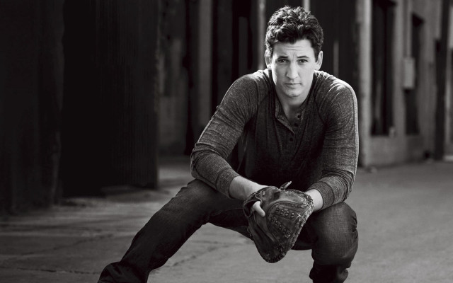 Man squatting baseball glove ball free wallpaper for desktop - medium preview image