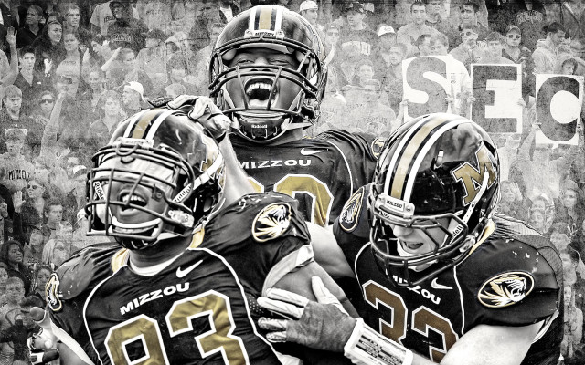 Football players stadium crowd watching free wallpaper for desktop - medium preview image