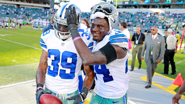 Football players congratulating field game free wallpaper for desktop - medium preview image