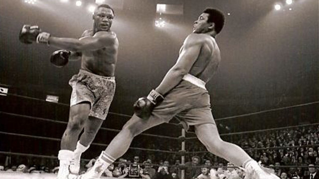 Boxing match men crowd ring free wallpaper for desktop - medium preview image