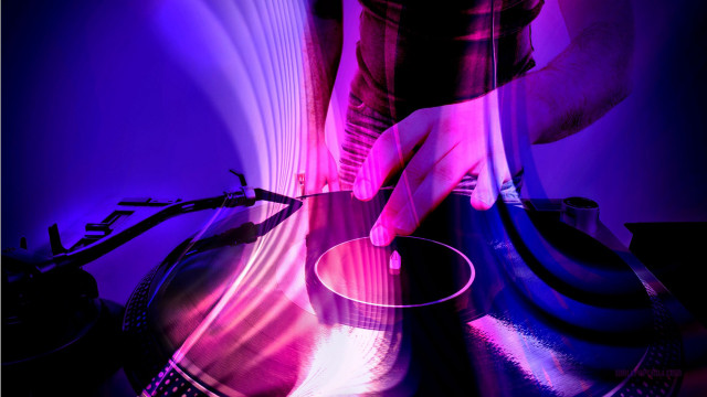 Person playing record turntable purple free wallpaper for desktop - medium preview image
