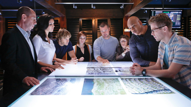 People map room table screen free wallpaper for desktop - medium preview image