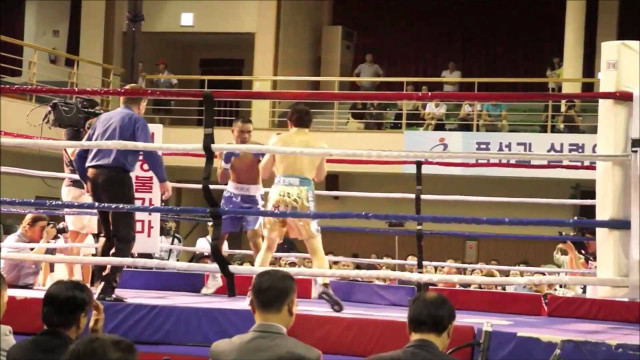 Boxing ring fighters referee middle free wallpaper for desktop - medium preview image