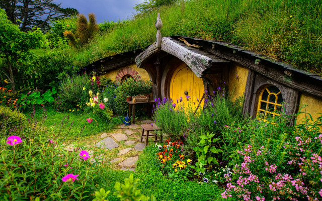 Hobbit house garden table chairs #2 free wallpaper for desktop - medium preview image