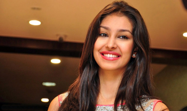 Woman long hair smiling red #2 free wallpaper for desktop - medium preview image