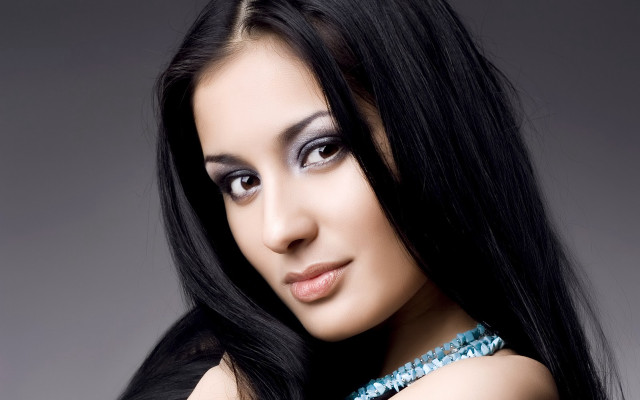 Araceli gilbert black hair portrait free wallpaper for desktop - medium preview image