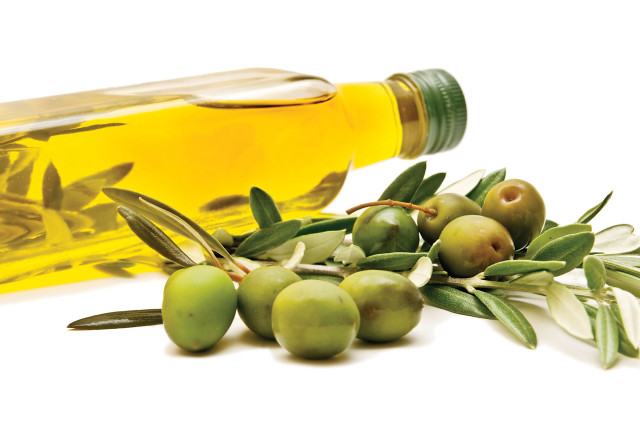 Olive oil bottle olives leaves free wallpaper for desktop - medium preview image