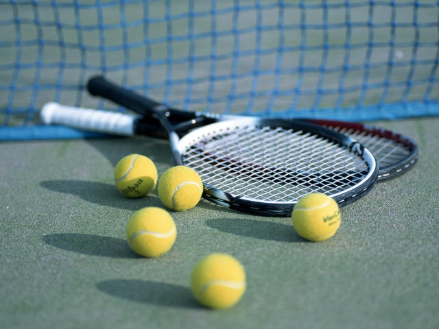 Tennis court tennis balls racket free wallpaper for desktop - medium preview image
