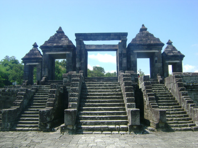 Stone staircase steps gate sky free wallpaper for desktop - medium preview image
