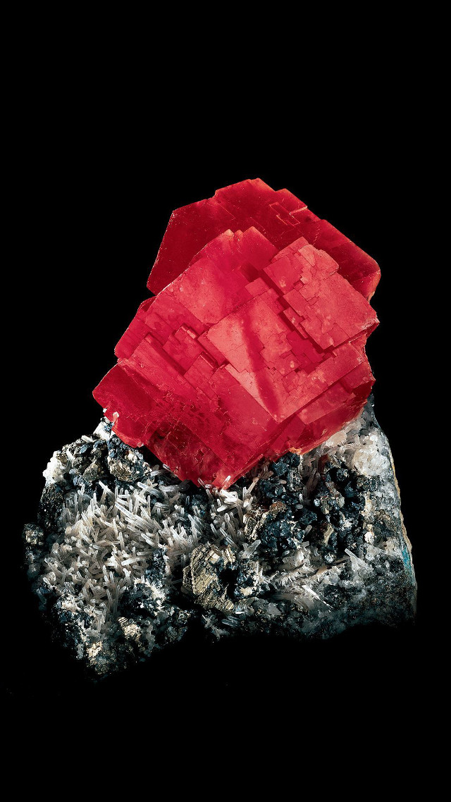 Red rock crystal cubism macro free wallpaper for mobile - medium preview image
