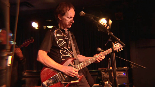 Man playing guitar microphone stand free wallpaper for desktop - medium preview image