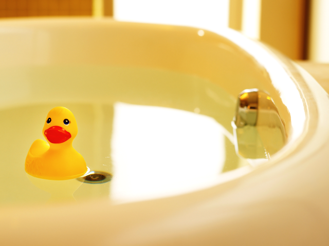 Rubber ducky bathtub water faucet free wallpaper for desktop - medium preview image