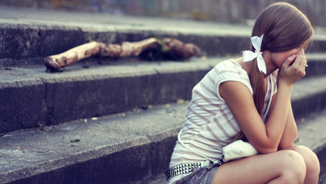 Girl sitting steps talking phone free wallpaper for desktop - medium preview image