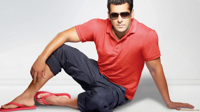 Man red shirt blue pants #2 free wallpaper for desktop - medium preview image