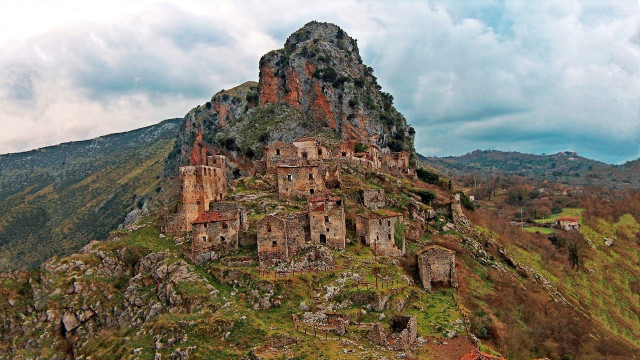 Mountain tall rock formation buildings free wallpaper for desktop - medium preview image