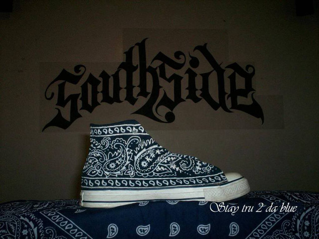 Shoes bed graffiti wall image free wallpaper for desktop - medium preview image