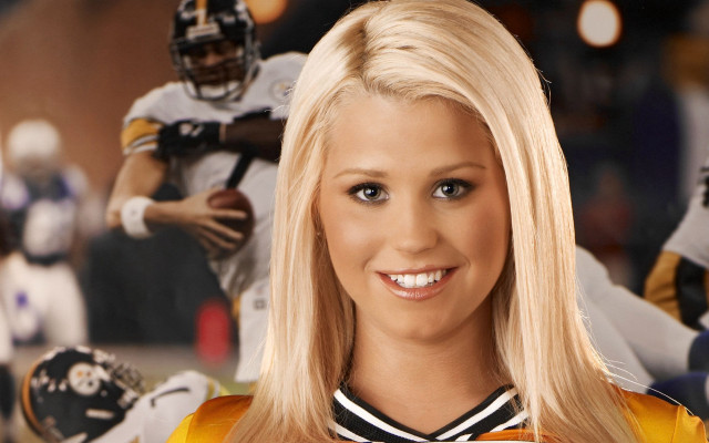 Blonde woman football uniforms player free wallpaper for desktop - medium preview image