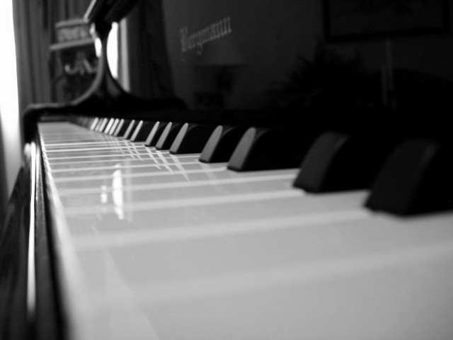 Piano black white keys clock free wallpaper for desktop - medium preview image